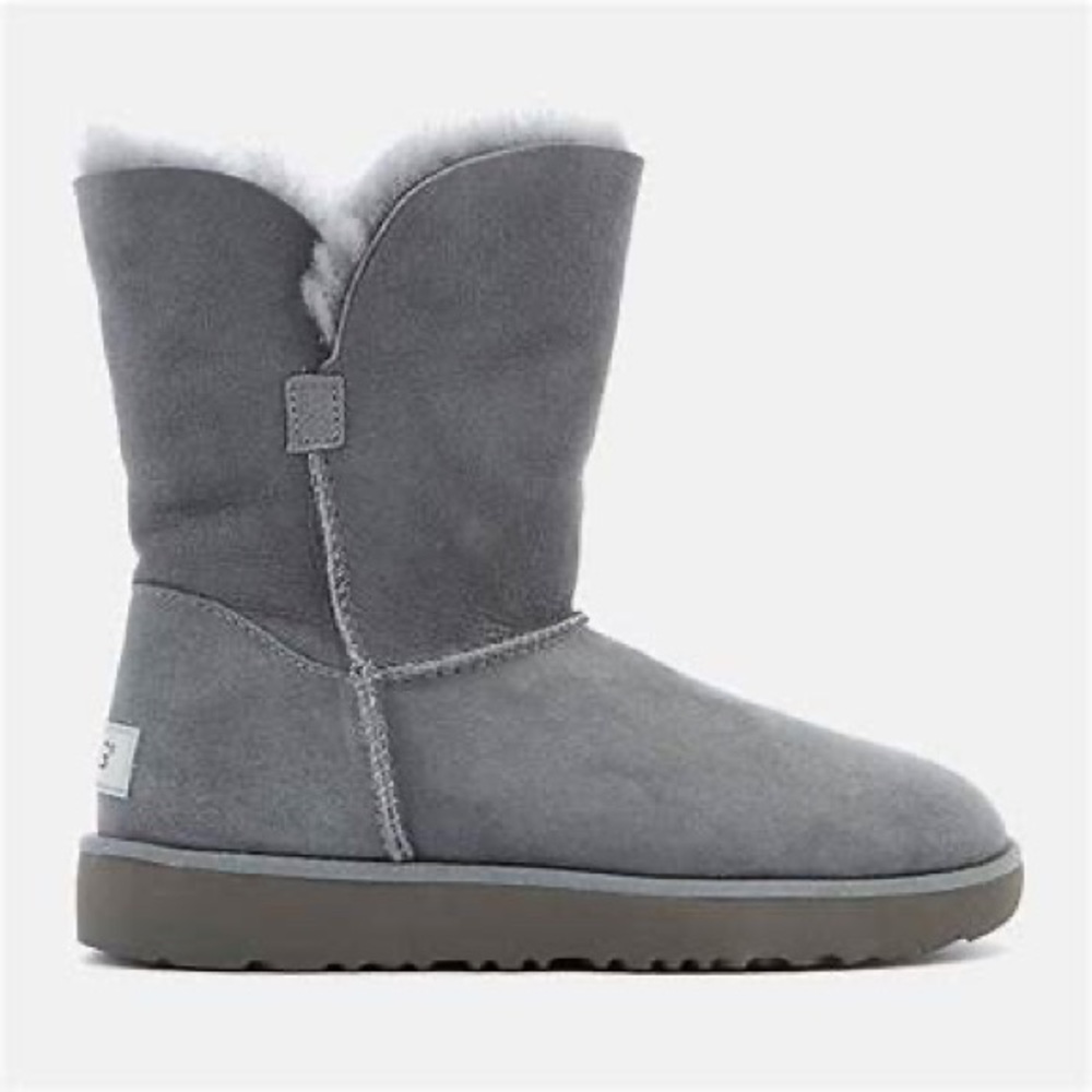 🆕 Ugg Classic Cuff Short Boot